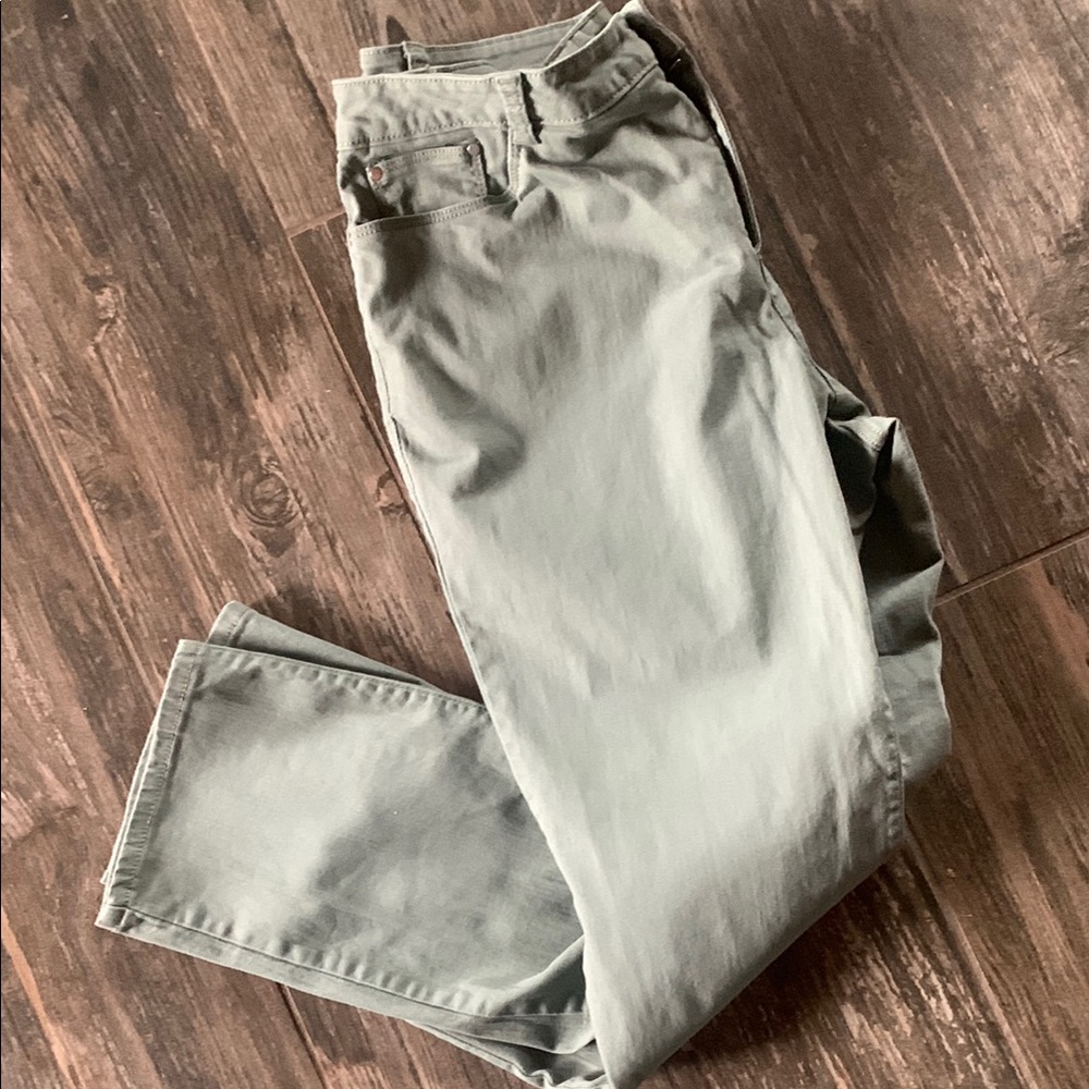Croft and barrow classic fit straight leg stretch jean. Grayish green sz 14